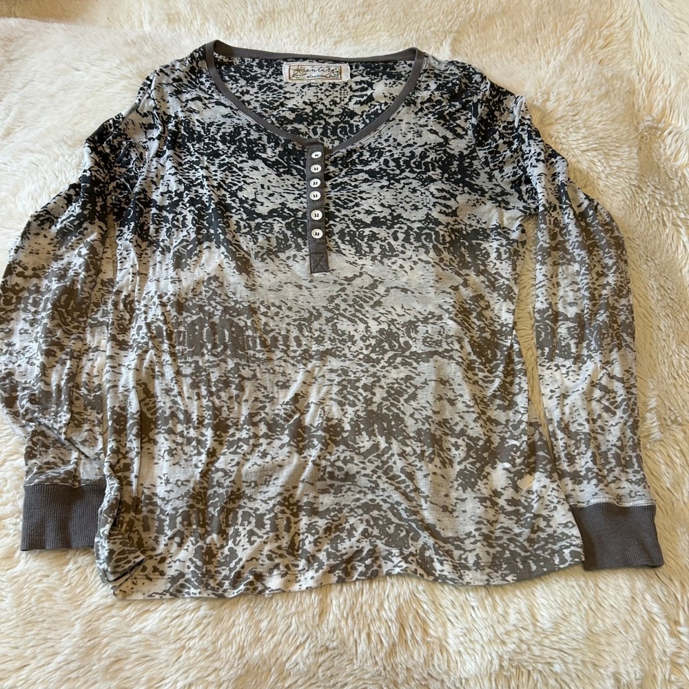 Aventura Y2K Burnout Henley Top Long Sleeve Abstract